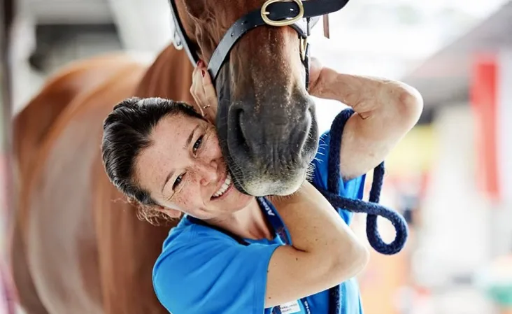 Alfonsina Maldonado con caballo