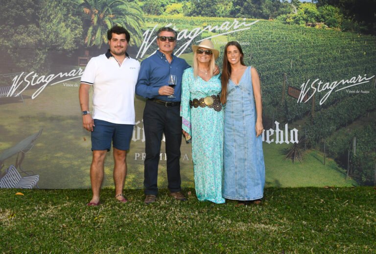Familia H Stagnari en el aniversario por los 25 Años
